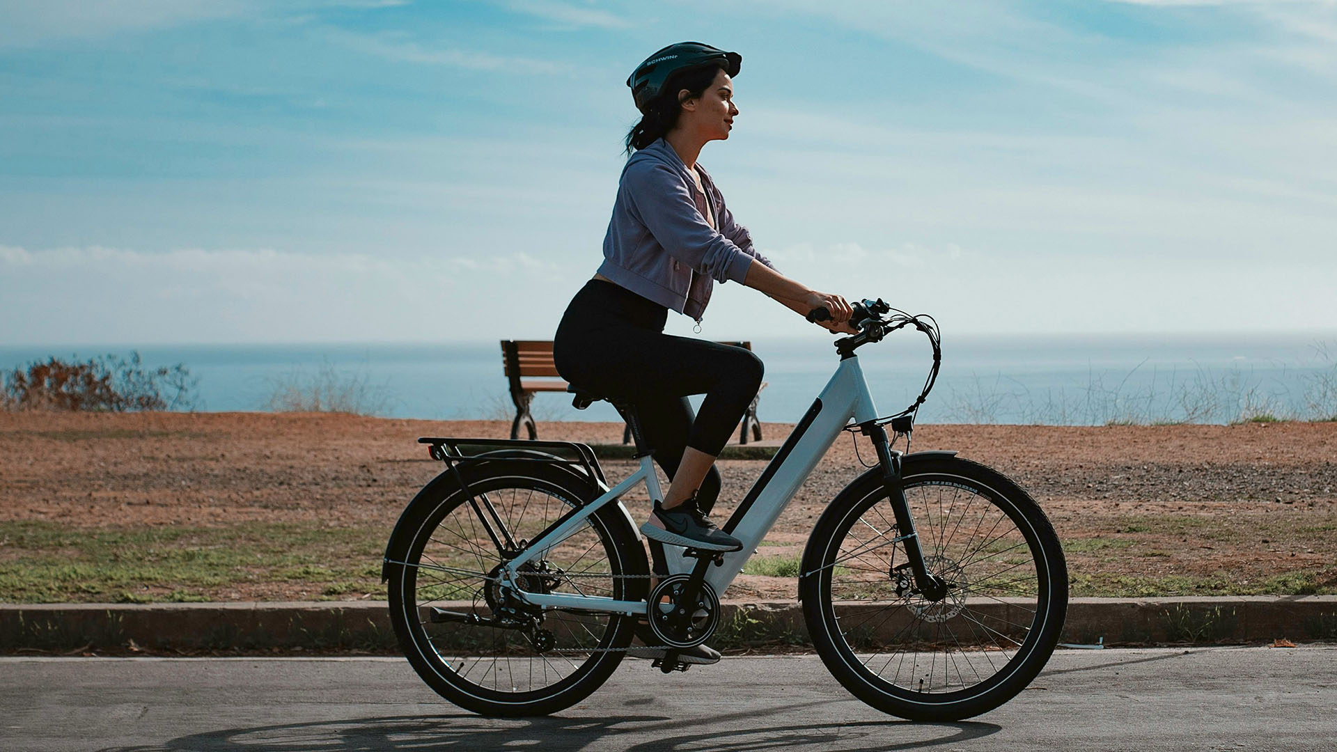 Vrouw op fiets